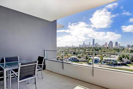 Broadbeach Luxury Villa - Broadbeach Waters, Australia