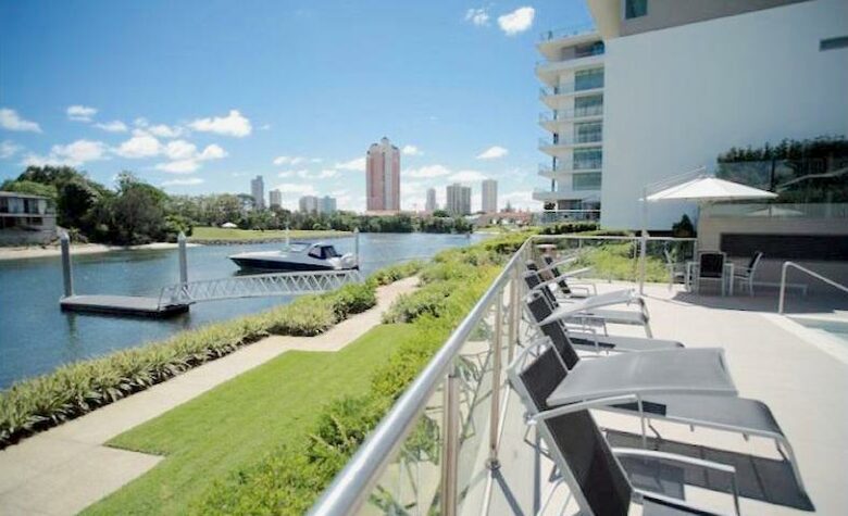 Broadbeach Luxury Villa - Broadbeach Waters, Australia