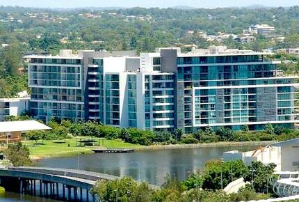 Broadbeach Luxury Villa - Broadbeach Waters, Australia
