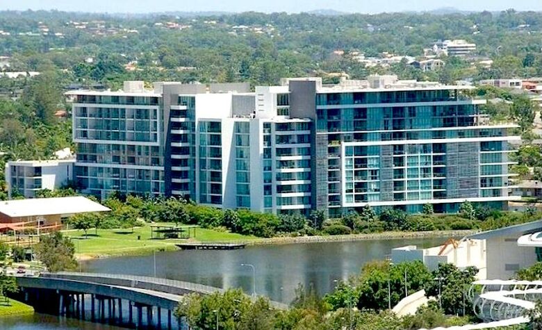 Broadbeach Luxury Villa - Broadbeach Waters, Australia
