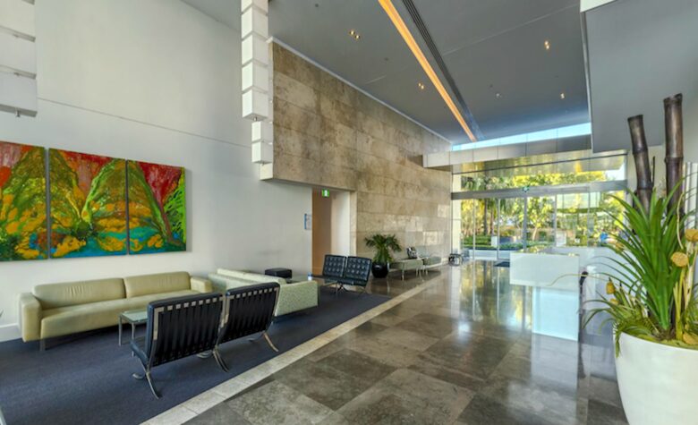 Broadbeach Luxury Villa - Broadbeach Waters, Australia