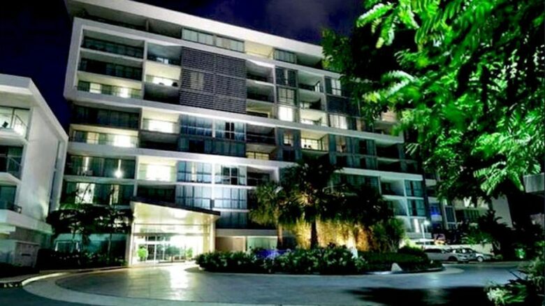 Broadbeach Luxury Villa at Freshwater Point Resort - Broadbeach Waters, Australia