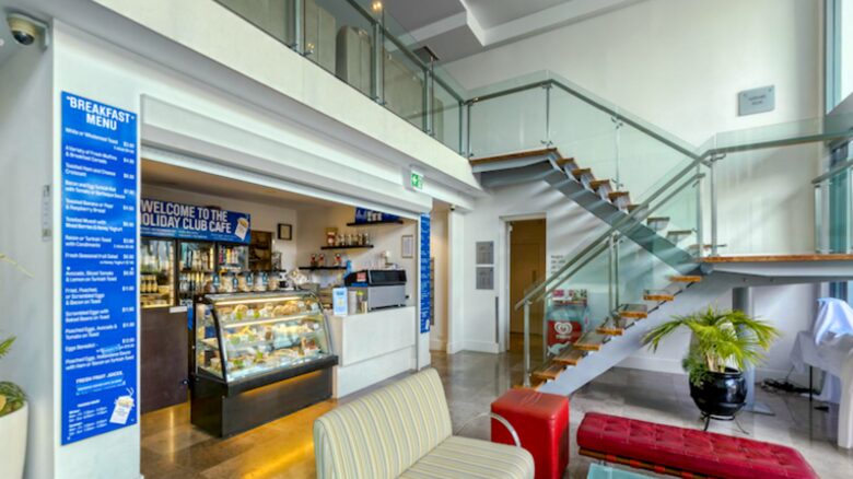 Broadbeach Luxury Villa at Freshwater Point Resort - Broadbeach Waters, Australia