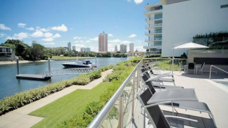 Broadbeach Luxury Villa at Freshwater Point Resort - Broadbeach Waters, Australia