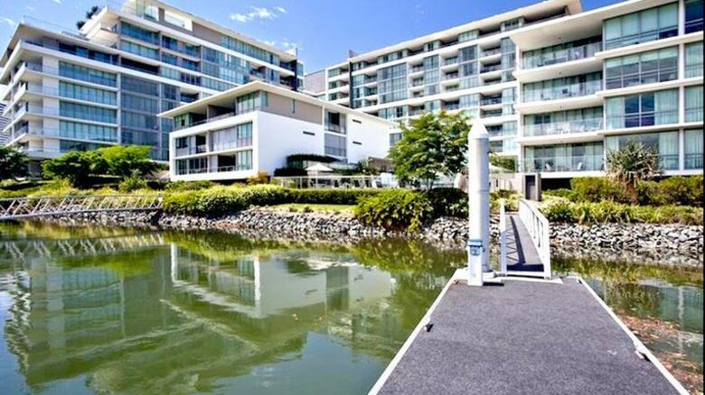 Broadbeach Luxury Villa at Freshwater Point Resort - Broadbeach Waters, Australia