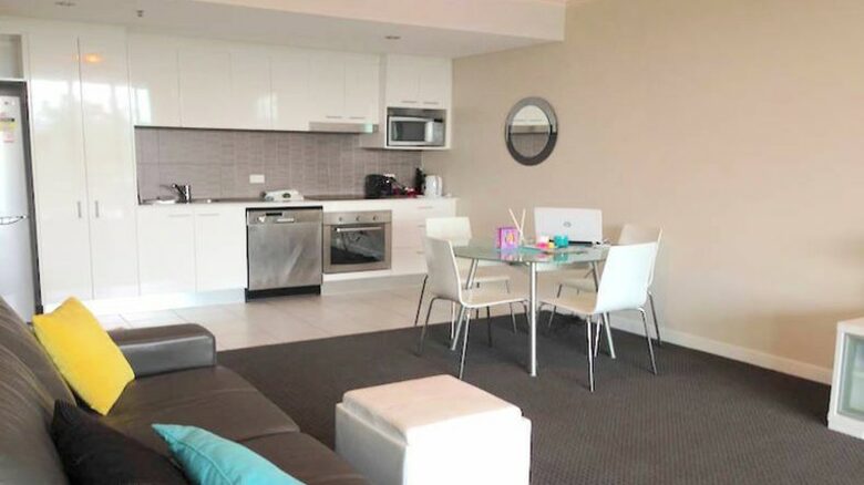 Broadbeach Luxury Villa at Freshwater Point Resort - Broadbeach Waters, Australia