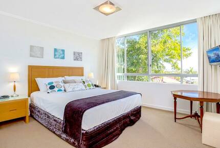 Broadbeach Luxury Villa - Broadbeach Waters, Australia