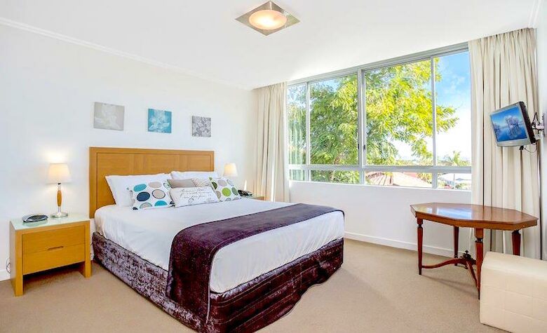 Broadbeach Luxury Villa - Broadbeach Waters, Australia