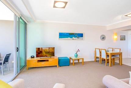 Broadbeach Luxury Villa - Broadbeach Waters, Australia