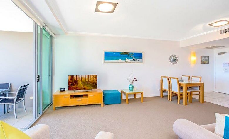 Broadbeach Luxury Villa - Broadbeach Waters, Australia