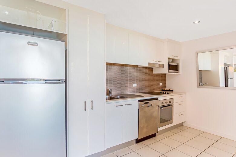 Broadbeach Luxury Villa - Broadbeach Waters, Australia