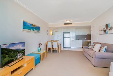 Broadbeach Luxury Villa - Broadbeach Waters, Australia