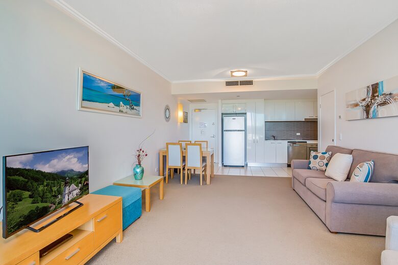 Broadbeach Luxury Villa - Broadbeach Waters, Australia