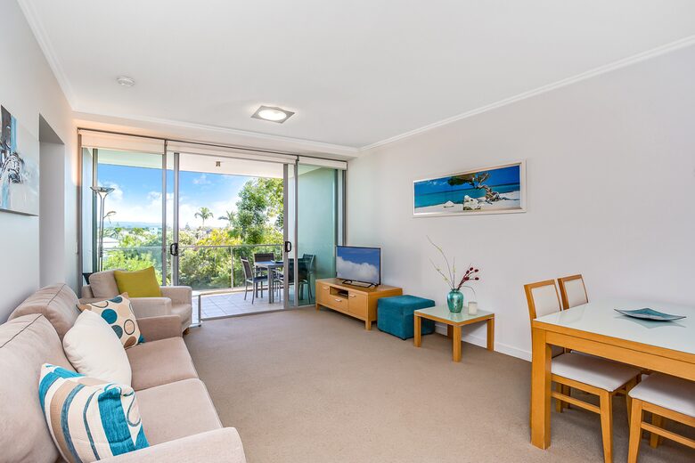 Broadbeach Luxury Villa - Broadbeach Waters, Australia