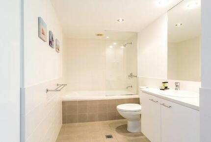 Broadbeach Luxury Villa at Freshwater Point Resort - Broadbeach Waters, Australia