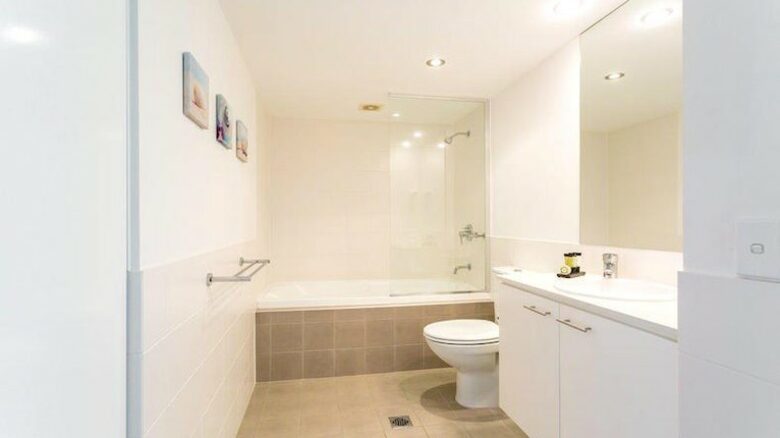 Broadbeach Luxury Villa at Freshwater Point Resort - Broadbeach Waters, Australia