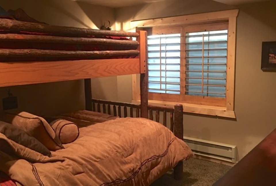 Bedroom with King/twin hickory bunk bead