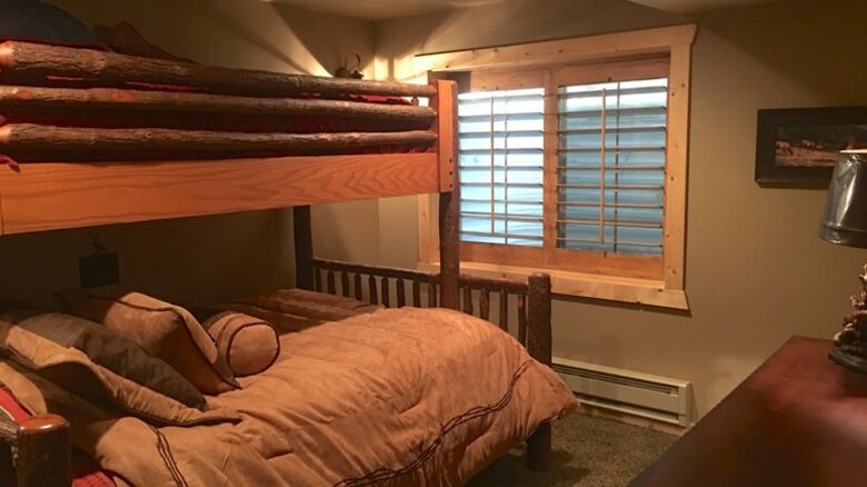Bedroom with King/twin hickory bunk bead