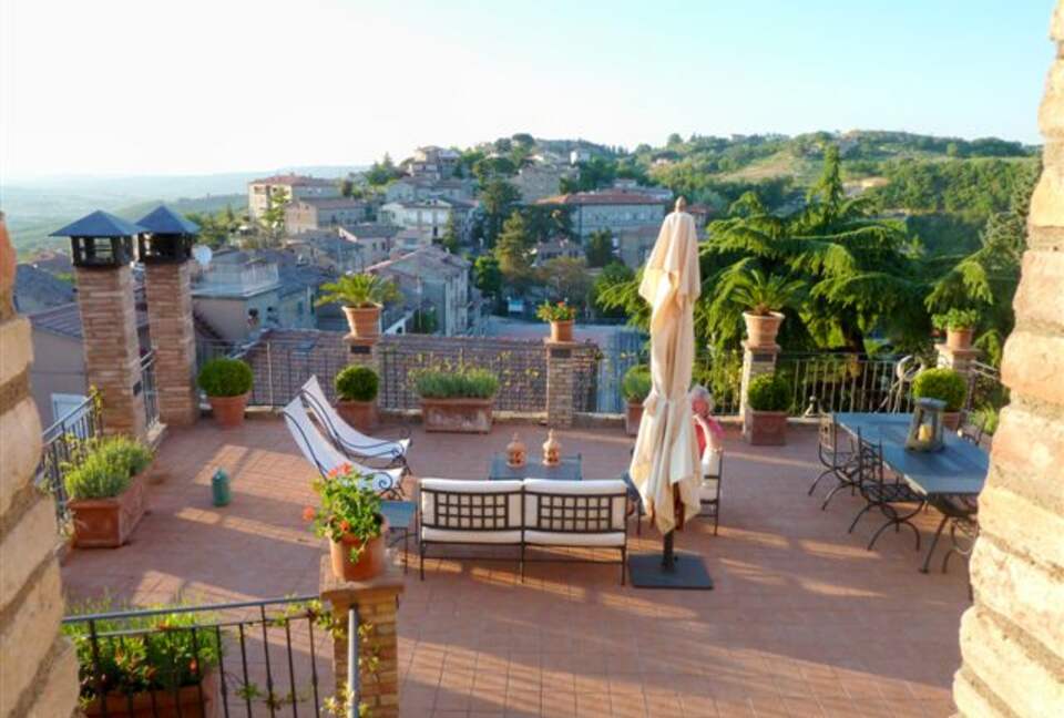 Elegant Italian Townhouse - Ficulle, Italy