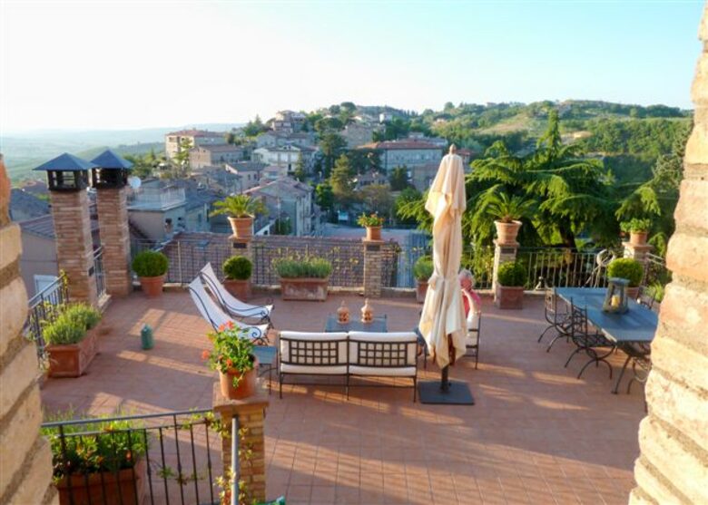 Elegant Italian Townhouse - Ficulle, Italy