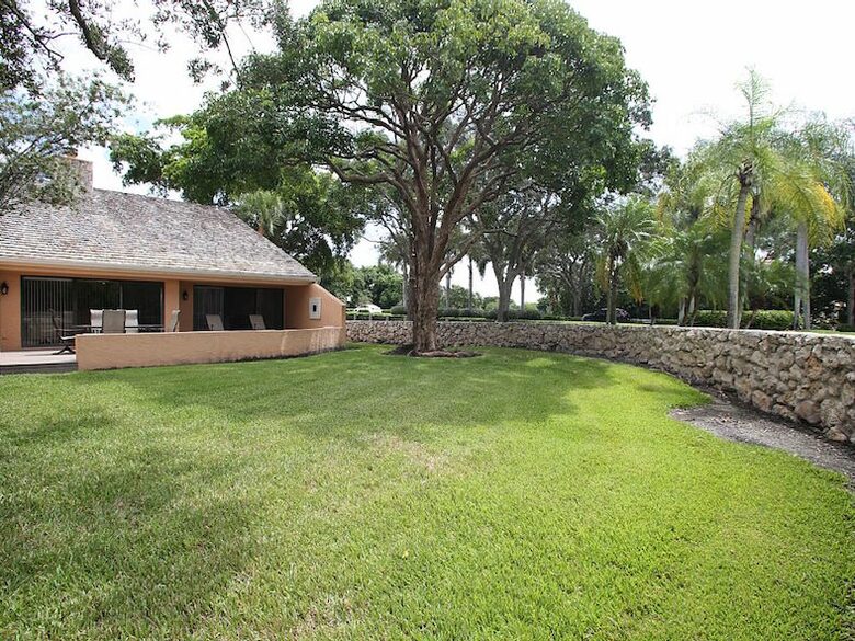 Villa Chloe Lakeview - Palm Beach Gardens, Florida