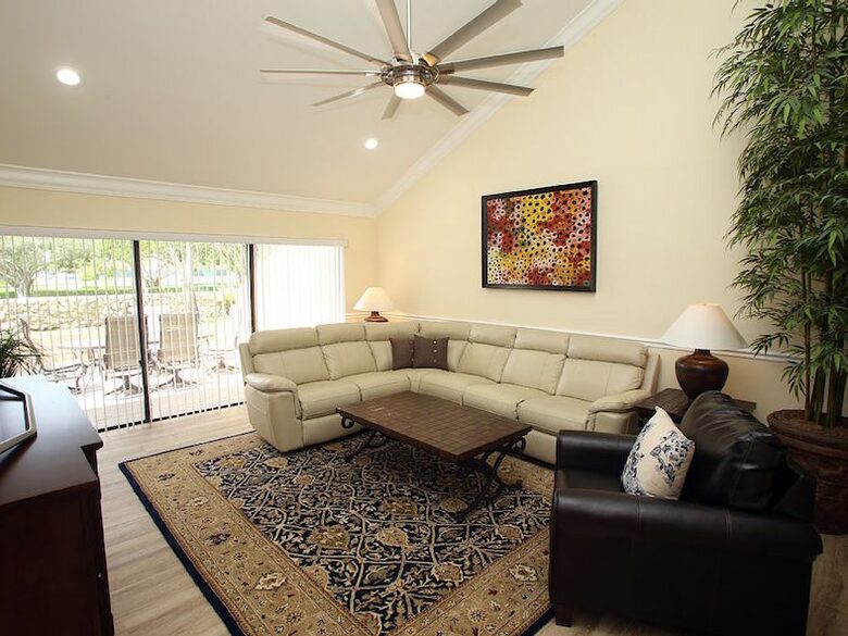 Villa Chloe Lakeview - Palm Beach Gardens, Florida