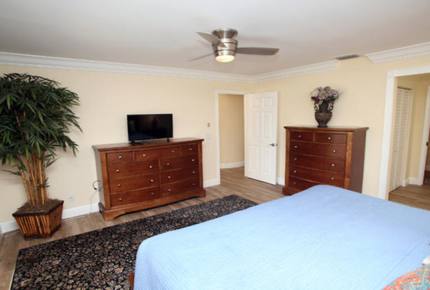 Villa Chloe Lakeview - Palm Beach Gardens, Florida