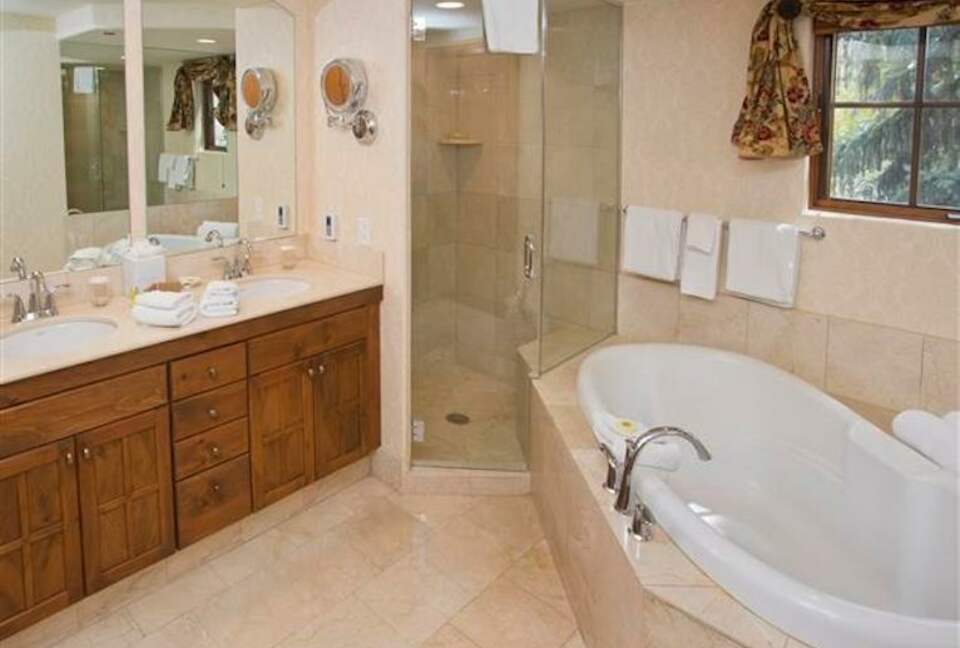 Austria Haus - 3 Bedroom Penthouse - Vail, Colorado