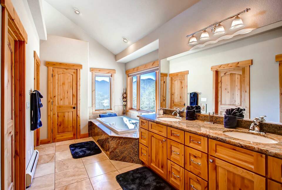 Narrow Trail - Stunning Mountain Home - Estes Park, Colorado