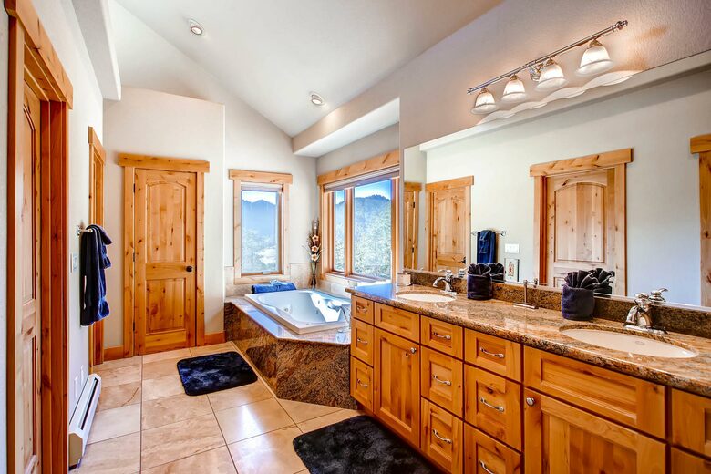 Narrow Trail - Stunning Mountain Home - Estes Park, Colorado