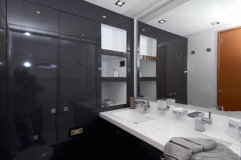 TradeWinds 70ft 5 Cabin Crewed Catamaran Flagship Class – St. Vincent and The Grenadines Sailing Vacation - Port Elizabeth Bequia, Saint Vincent and the Grenadines