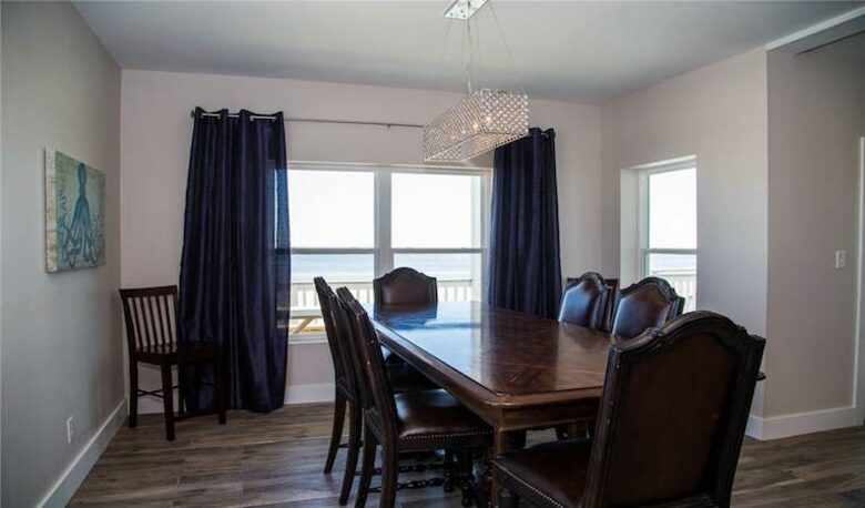 Front Row Galveston - Galveston, Texas