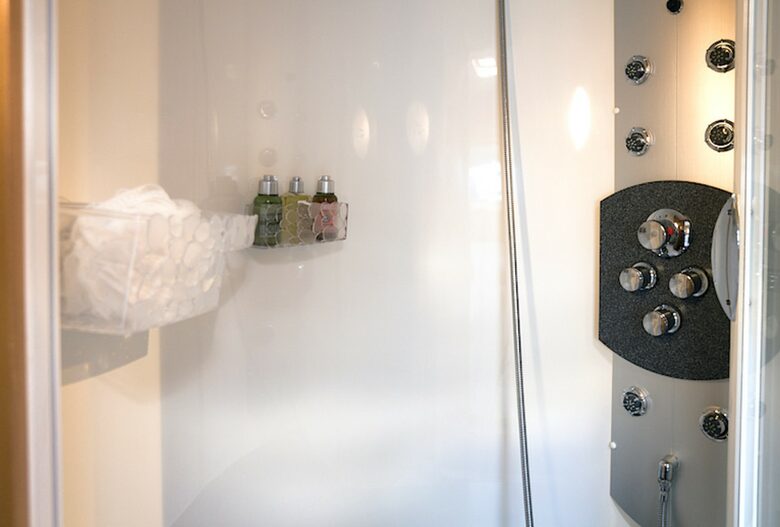 TradeWinds 70ft, 5 Cabin Crewed Catamaran Flagship Class- Guadeloupe - sailing vacation, Marina Bas du Fort, near Pointe à Pitre, Guadeloupe - Guadeloupe, Guadeloupe