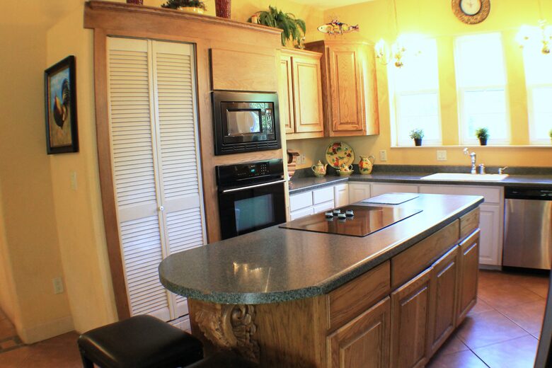 Looking Glass Place - Canyon Lake, Texas