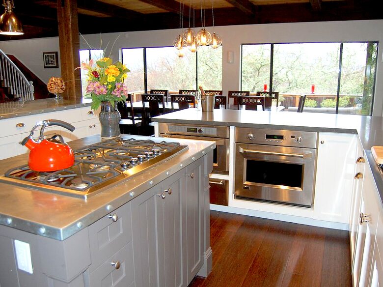 Napa Valley Estate with Guesthouse - Calistoga, California