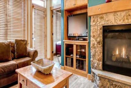 Perfectly Located Steamboat Luxury Ski Condo - Steamboat Springs, Colorado