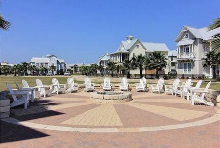 Cinnamon Shore Luxury Summer House - Port Aransas, Texas