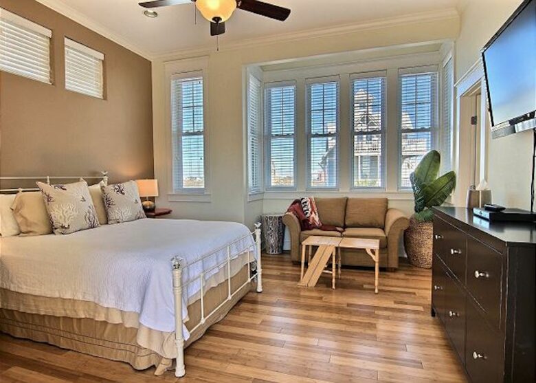 Cinnamon Shore Luxury Summer House - Port Aransas, Texas