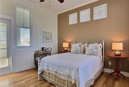 Cinnamon Shore Luxury Summer House - Port Aransas, Texas