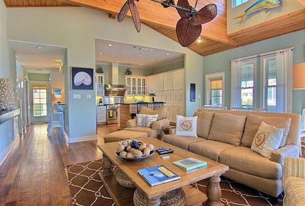 Cinnamon Shore Luxury Summer House - Port Aransas, Texas