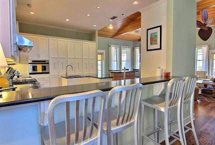 Cinnamon Shore Luxury Summer House - Port Aransas, Texas