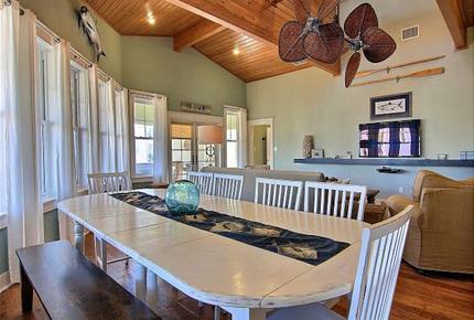Cinnamon Shore Luxury Summer House - Port Aransas, Texas