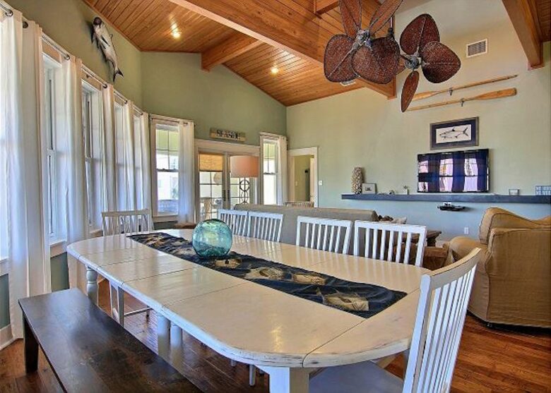 Cinnamon Shore Luxury Summer House - Port Aransas, Texas