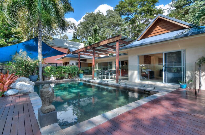 Castaway on Oak Beach - Oak Beach, Australia