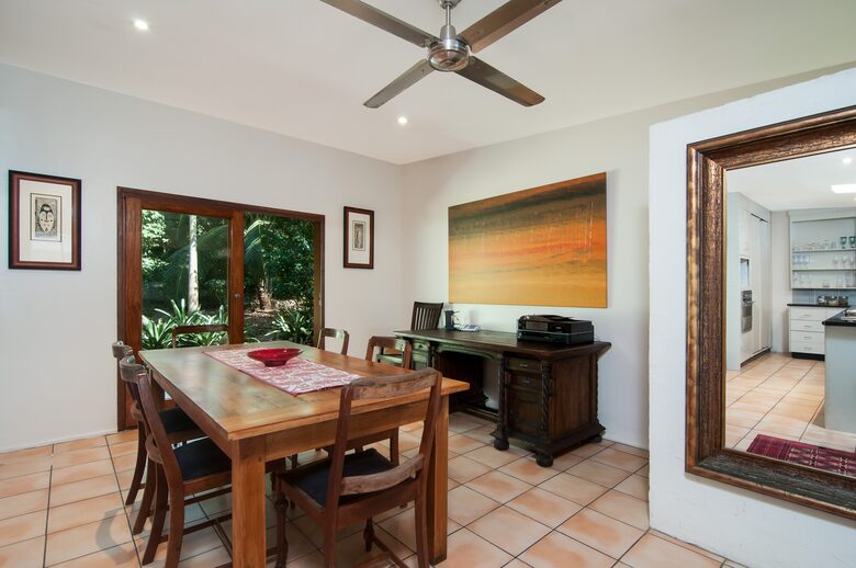 Castaway on Oak Beach - Oak Beach, Australia