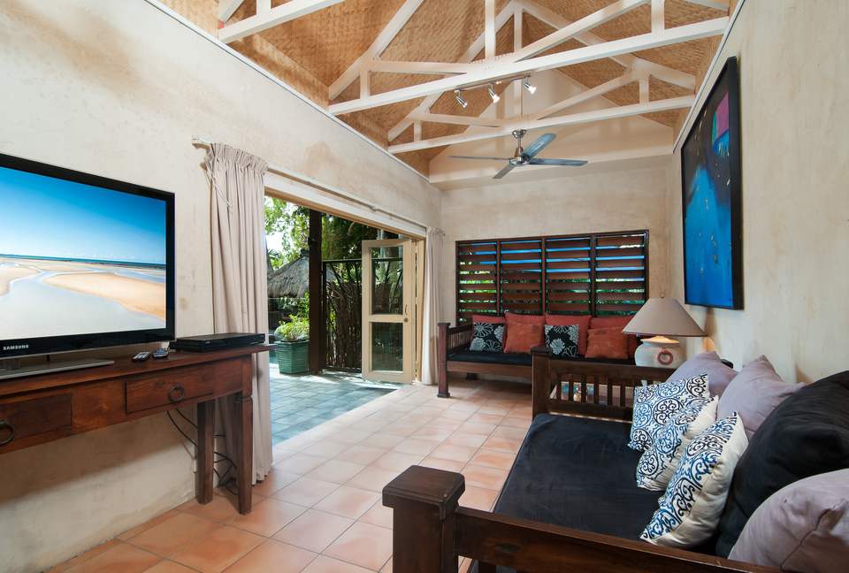 Castaway on Oak Beach - Oak Beach, Australia