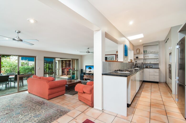 Castaway on Oak Beach - Oak Beach, Australia