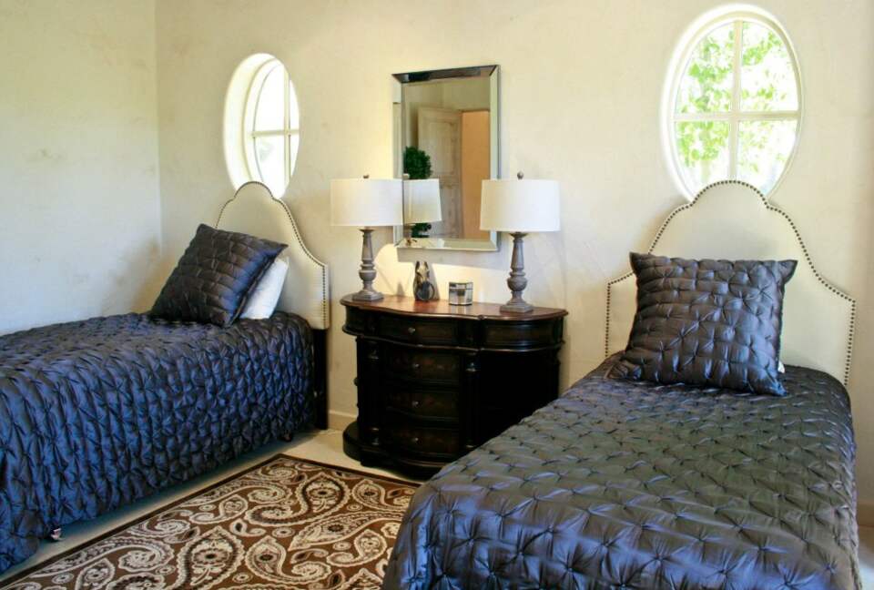 Davancy Chateau - Plymouth, California