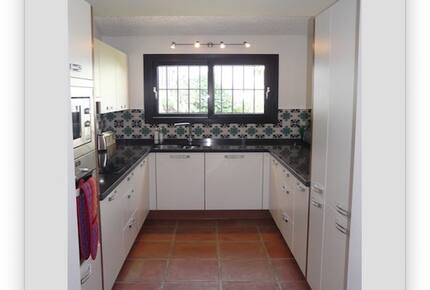 Beachfront villa in Estepona - Estepona, Spain