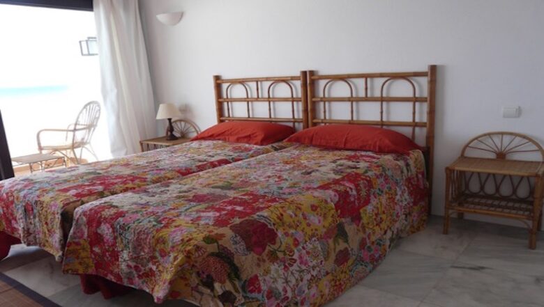 Beachfront villa in Estepona - Estepona, Spain